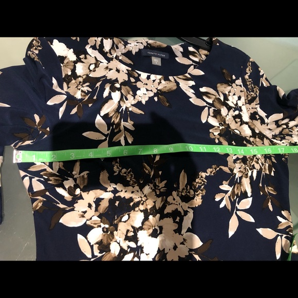 Beautiful dress Tommy Hilfiger.                              Size 8 . - Picture 4 of 7